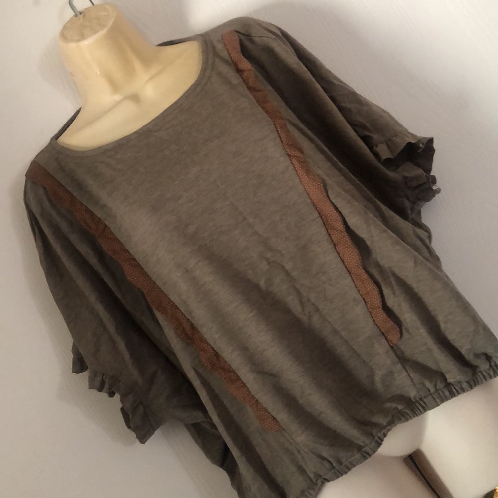 Woman’s fall feminine cousin earl ruffle blouse - Picture 7 of 12